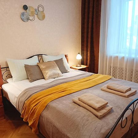 Old Town Retreat With Stunning Views 2 Bedroom Apartment Nearby The Church Of Saint Peter 리가 외부 사진