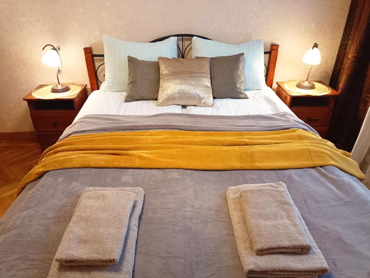 Old Town Retreat With Stunning Views 2 Bedroom Apartment Nearby The Church Of Saint Peter 리가 외부 사진
