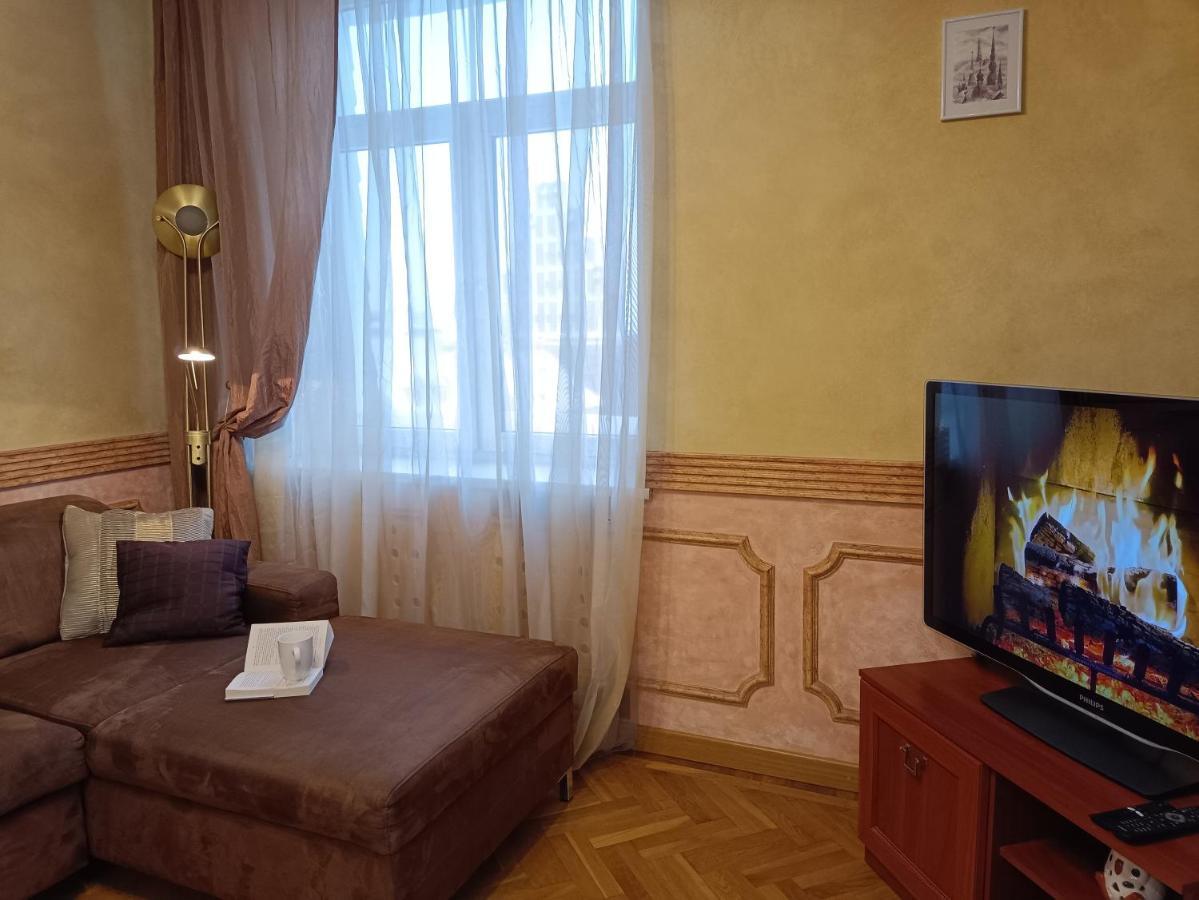 Old Town Retreat With Stunning Views 2 Bedroom Apartment Nearby The Church Of Saint Peter 리가 외부 사진