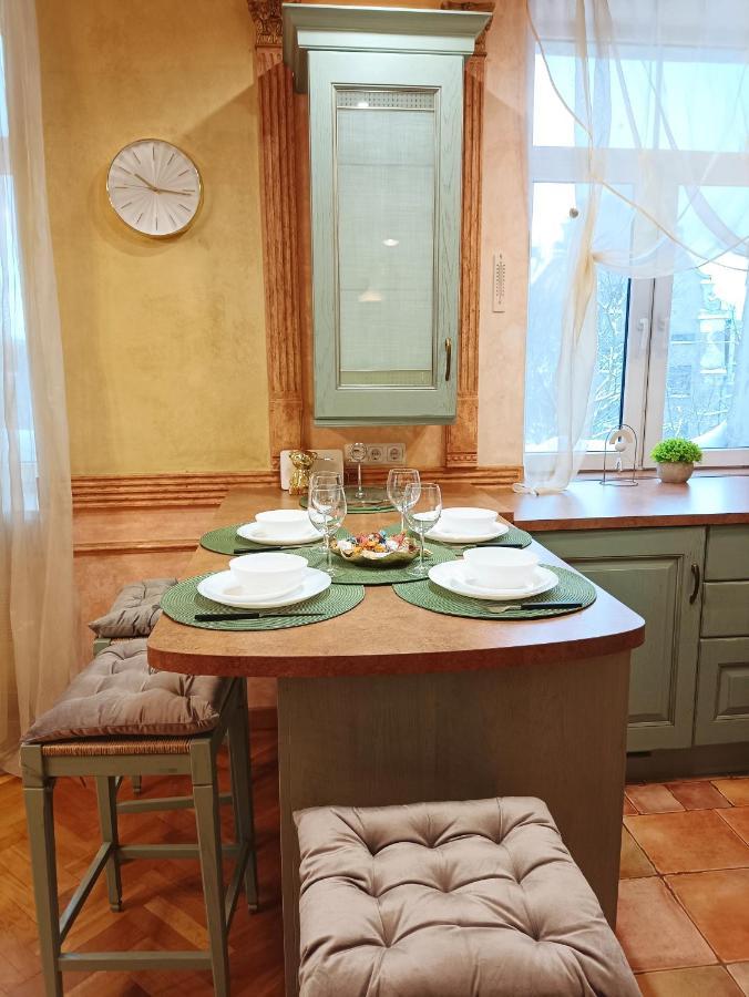 Old Town Retreat With Stunning Views 2 Bedroom Apartment Nearby The Church Of Saint Peter 리가 외부 사진