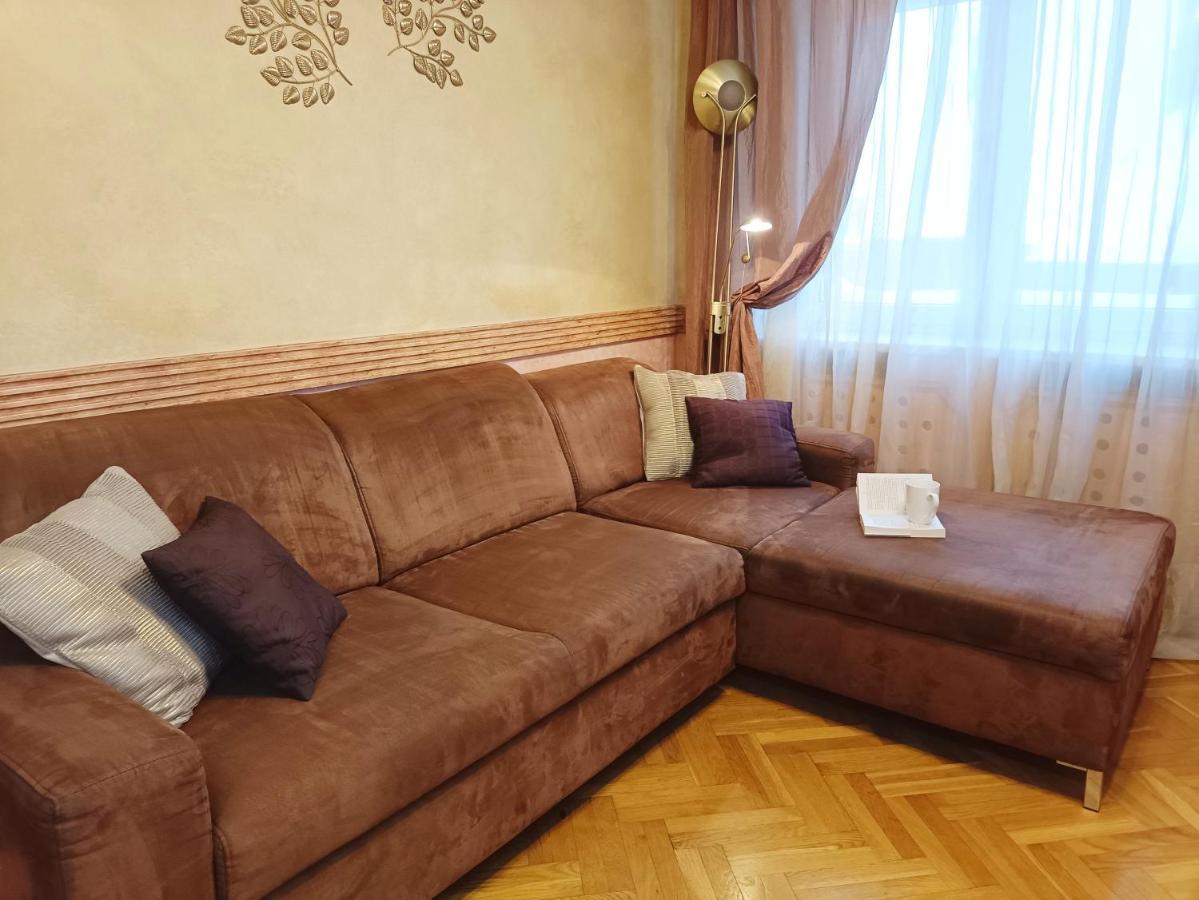 Old Town Retreat With Stunning Views 2 Bedroom Apartment Nearby The Church Of Saint Peter 리가 외부 사진