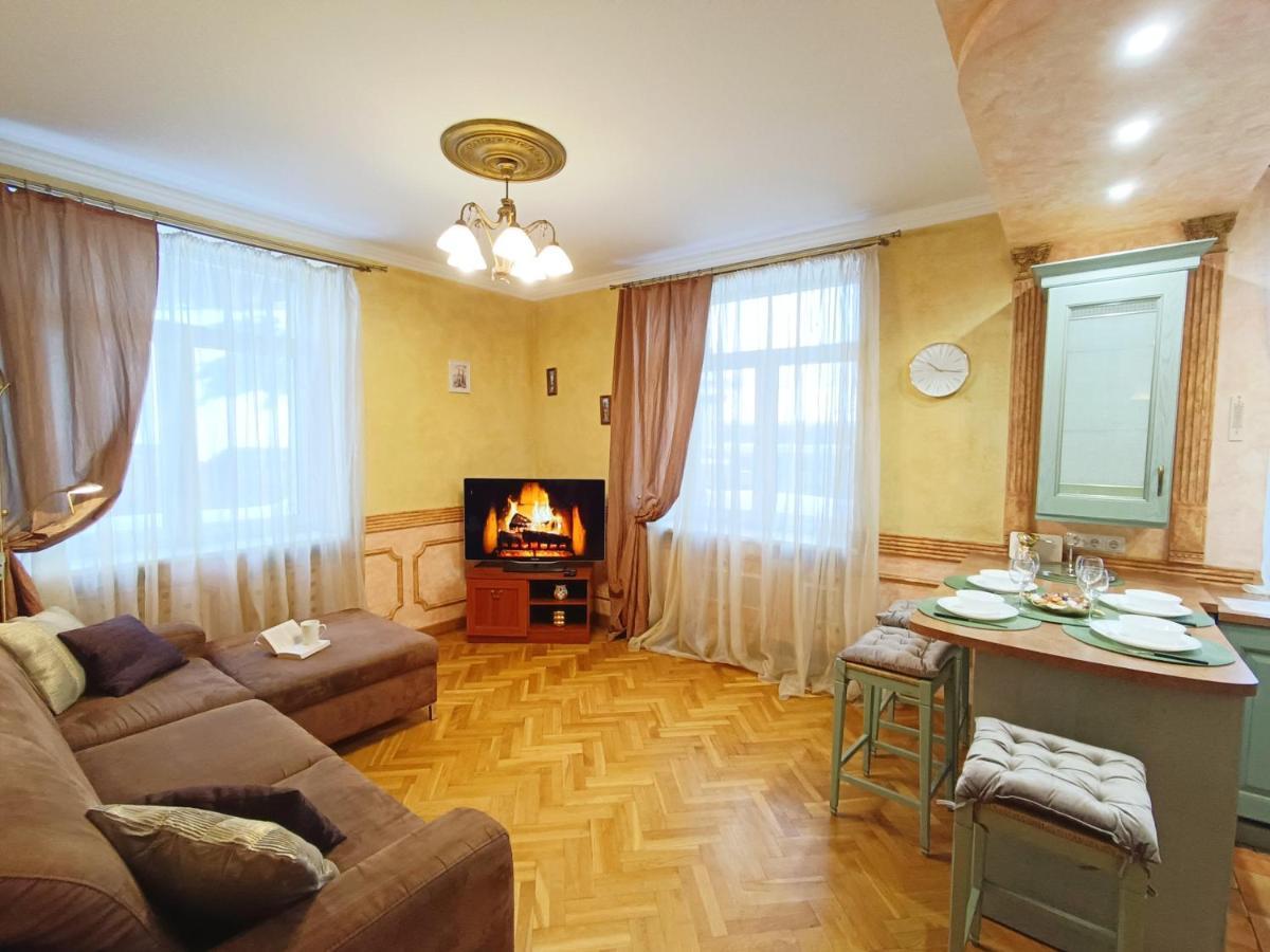 Old Town Retreat With Stunning Views 2 Bedroom Apartment Nearby The Church Of Saint Peter 리가 외부 사진