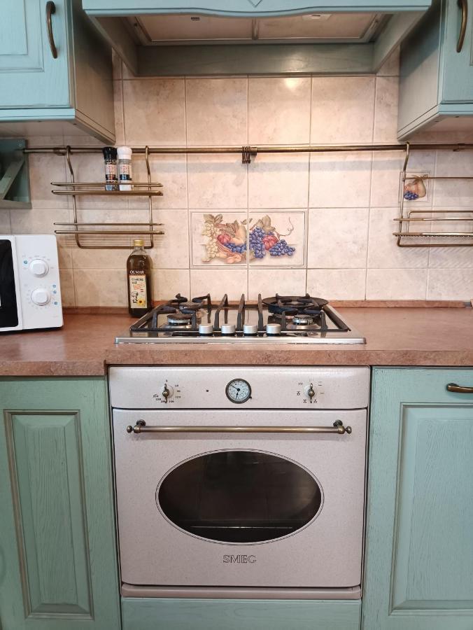 Old Town Retreat With Stunning Views 2 Bedroom Apartment Nearby The Church Of Saint Peter 리가 외부 사진