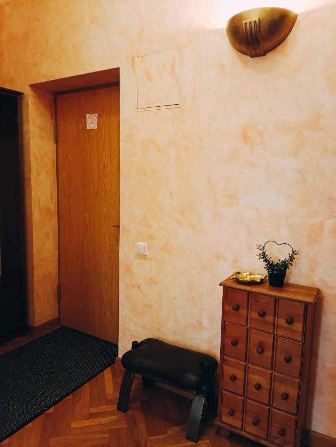 Old Town Retreat With Stunning Views 2 Bedroom Apartment Nearby The Church Of Saint Peter 리가 외부 사진