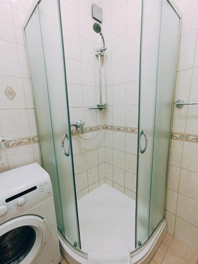 Old Town Retreat With Stunning Views 2 Bedroom Apartment Nearby The Church Of Saint Peter 리가 외부 사진