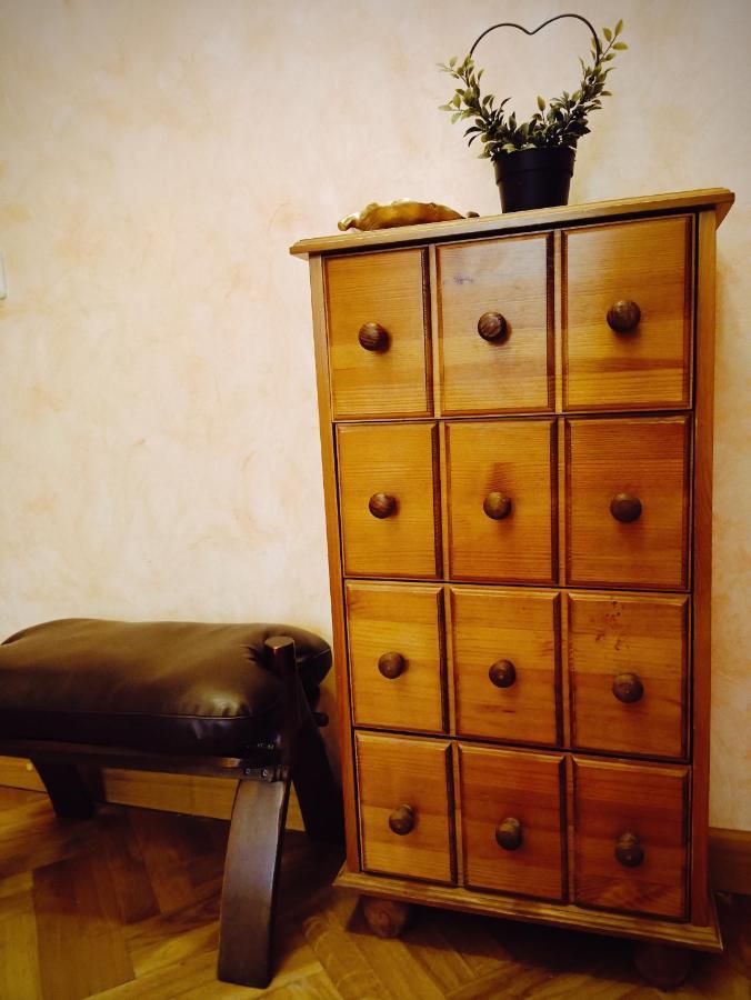 Old Town Retreat With Stunning Views 2 Bedroom Apartment Nearby The Church Of Saint Peter 리가 외부 사진