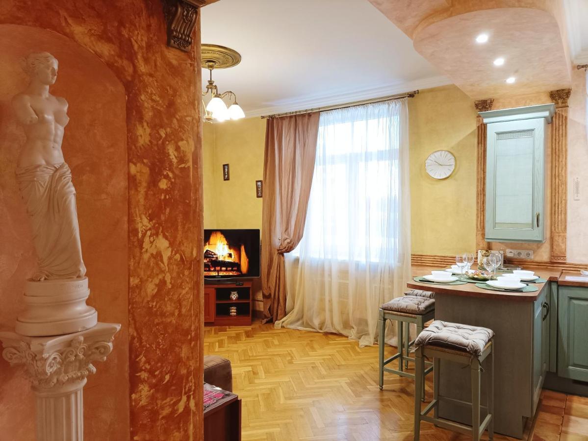 Old Town Retreat With Stunning Views 2 Bedroom Apartment Nearby The Church Of Saint Peter 리가 외부 사진