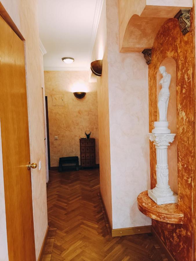 Old Town Retreat With Stunning Views 2 Bedroom Apartment Nearby The Church Of Saint Peter 리가 외부 사진