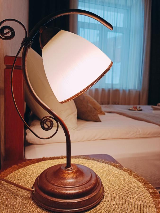 Old Town Retreat With Stunning Views 2 Bedroom Apartment Nearby The Church Of Saint Peter 리가 외부 사진