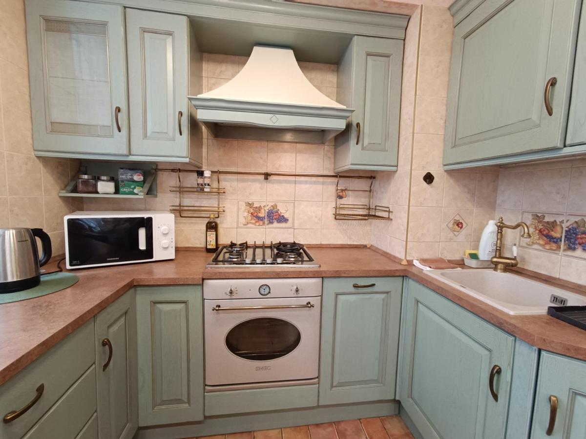 Old Town Retreat With Stunning Views 2 Bedroom Apartment Nearby The Church Of Saint Peter 리가 외부 사진